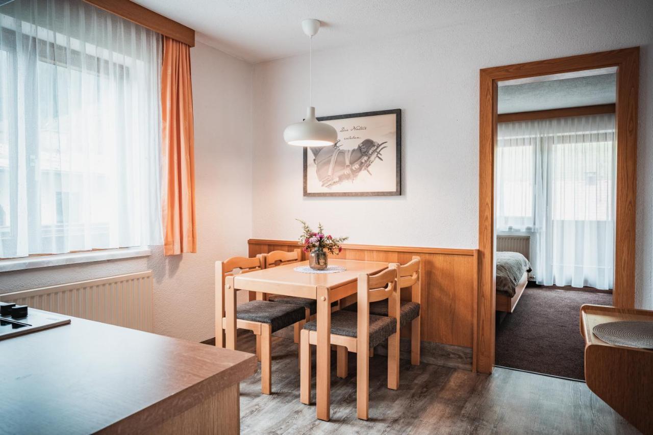 Hotel Garni Romantika Sankt Leonhard im Pitztal Exterior foto